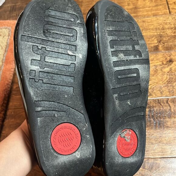 Fitflop Black Patent Leather SHUV Leather Clogs, size 9 - Picture 8 of 8